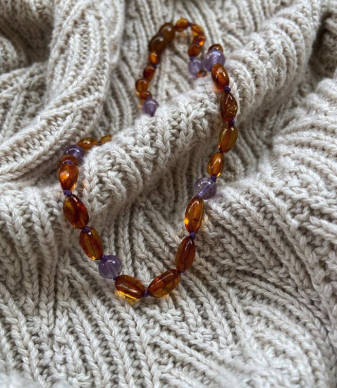 Waarom een barnsteen ketting? Onze ervaring....